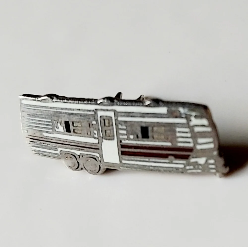 RV Travel Trailer Camper Camping Lapel Tie Hat Pin Recreational Vehicle Giftbag - Picture 1 of 5